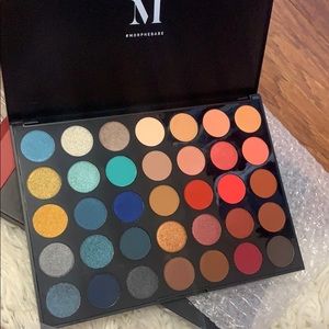 brand new morphe 35H pallete. never swatched.